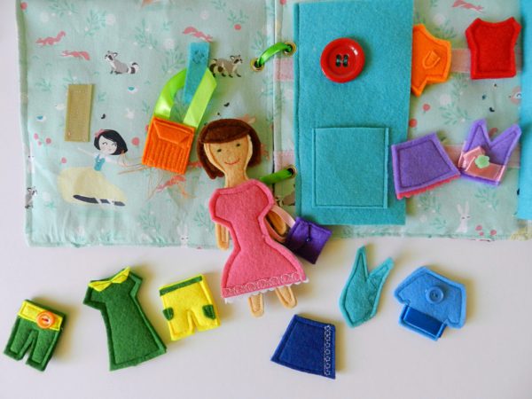 felt-doll-in-pink-dress-on-the-quiet-book