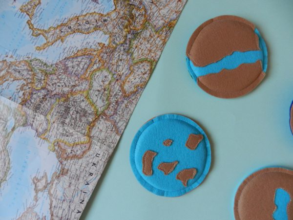 toy of circle shapes for geography with magnets
